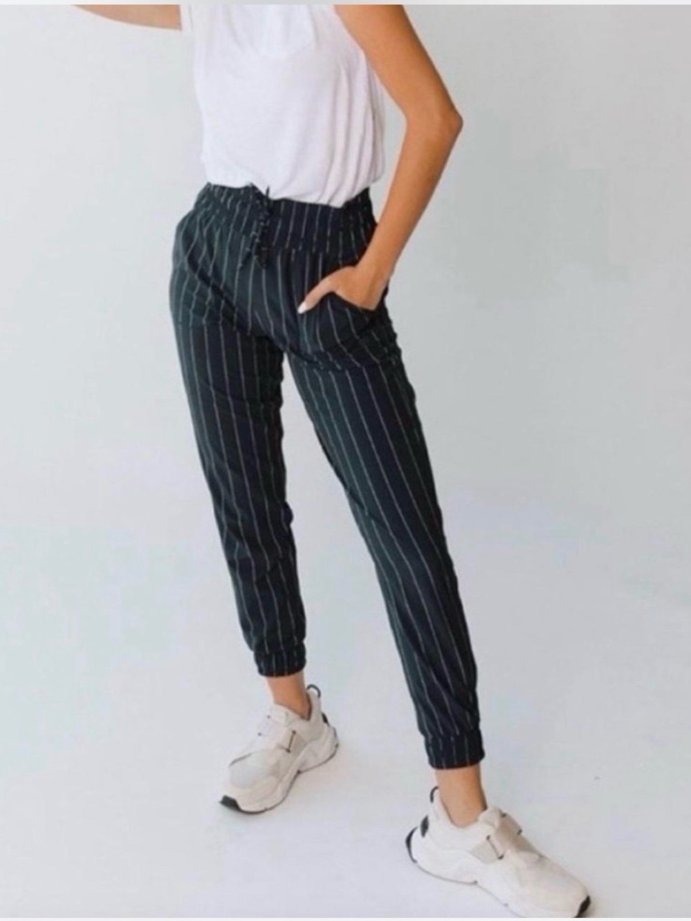 Albion Destination Joggers in Navy Pinstripe Size Medium